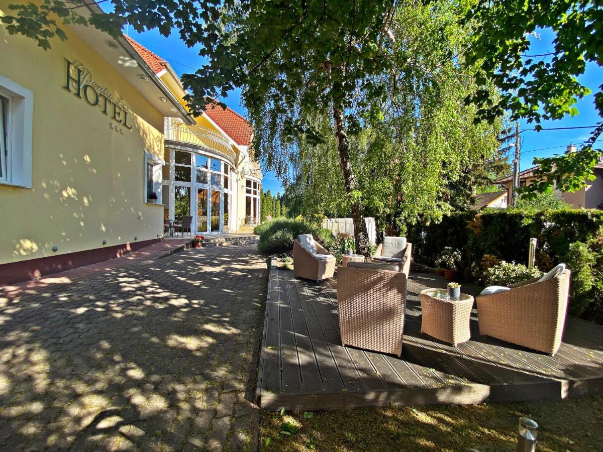 Hotel Penta Lux Tata Exterior photo